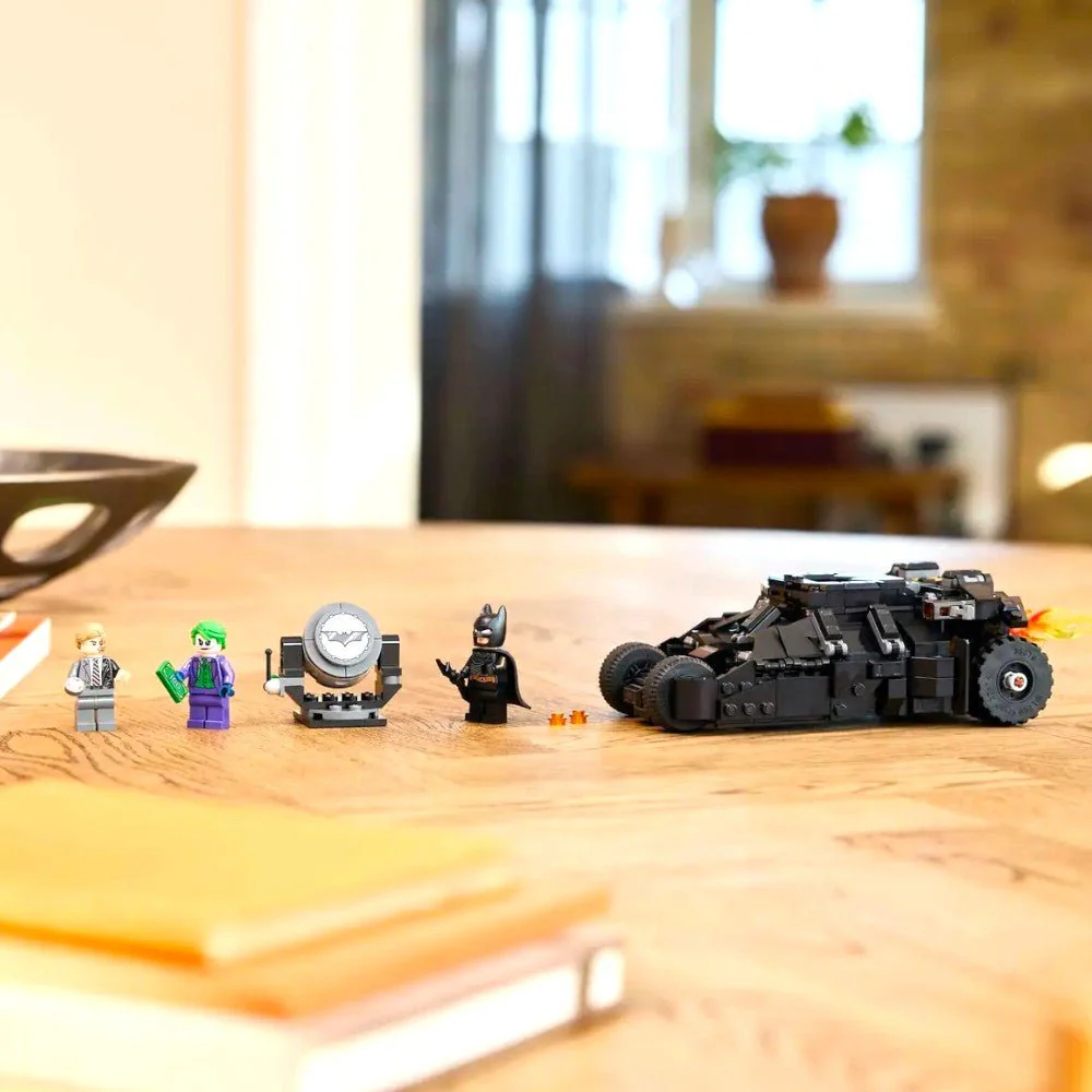 Bloques LEGO Tumbler de Batman vs. Two-Face y The Joker - Image 2