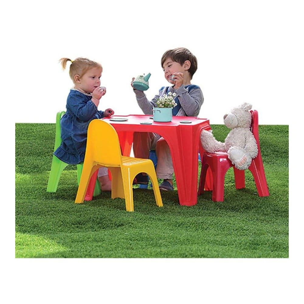 Mesa Starplast con 4 Sillas