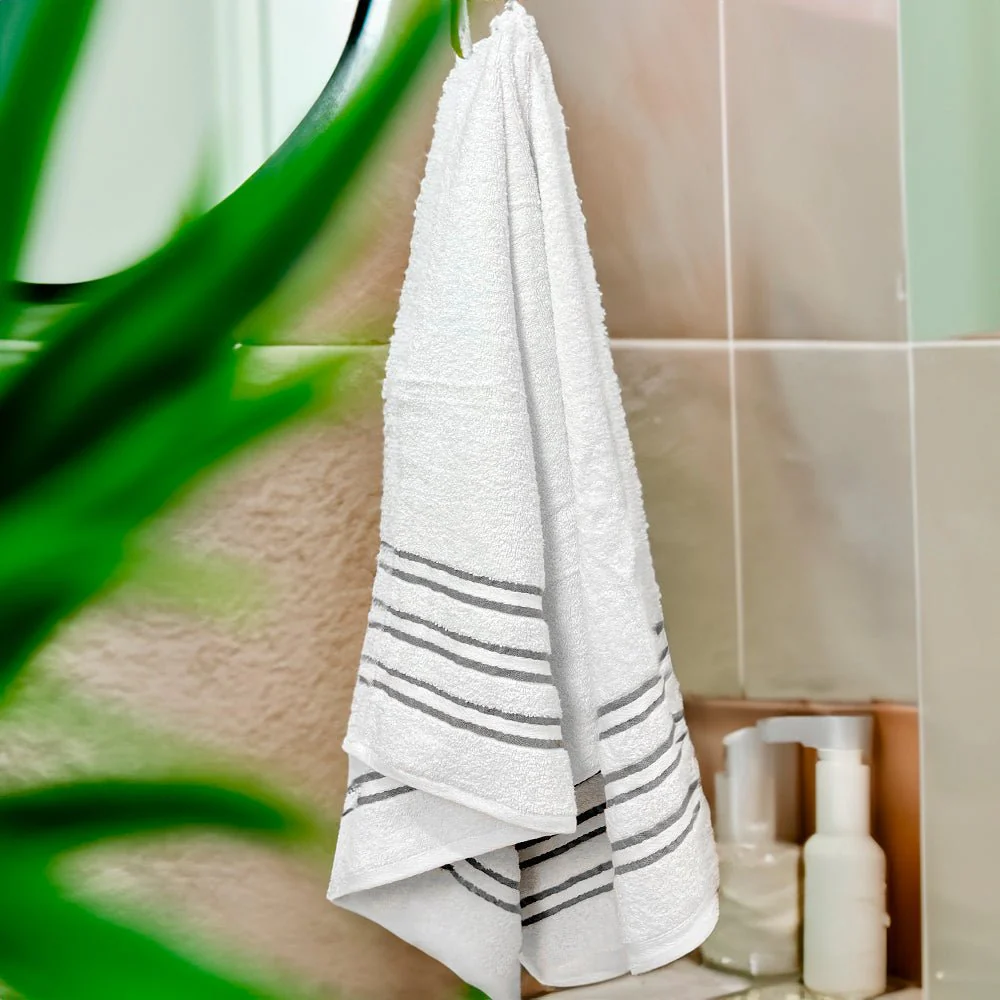 Toalla De Baño Cannon Dallas 27” X 54” Blanco/Gris